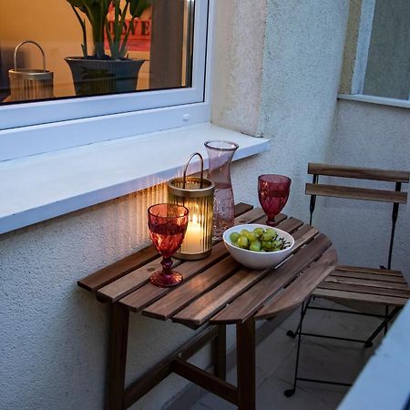Apartament Przy Metrze Wierzbno Z Nuta Vintage Varšava Exteriér fotografie